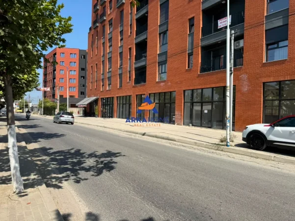 Tirane, jepet me qera ambjent biznesi Kati 0, 75 m² 864 € (PASKUQAN)