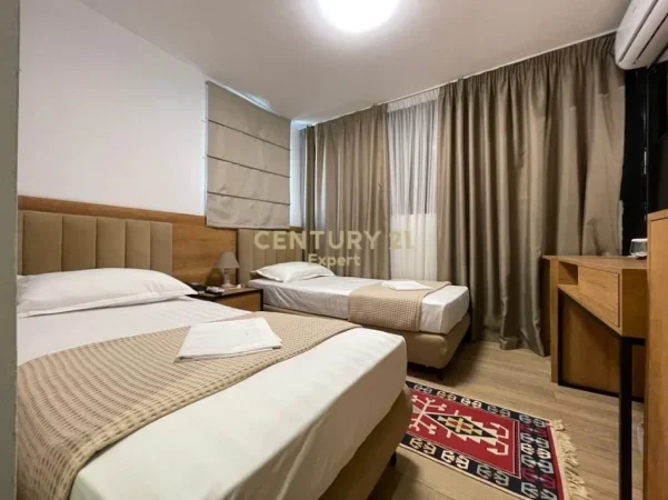Tirane, jepet me qera hotel Kati 3, 241 m² 5.400 € (Prane Hipotekes, Don Bosko)