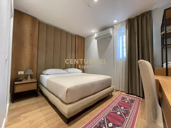 Tirane, jepet me qera hotel Kati 3, 241 m² 5.400 € (Prane Hipotekes, Don Bosko)