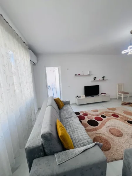 Tirane, jepet me qera apartament 2+1+Ballkon Kati 4, 113 m² 500 € (Astir)
