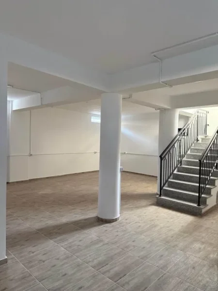Tirane, jepet me qera apartament 5+1 Kati 1, 300 m² 2500 € (TEG – Tirana East Gate)