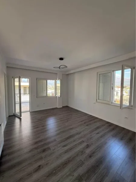 Tirane, jepet me qera apartament 5+1 Kati 1, 300 m² 2500 € (TEG – Tirana East Gate)