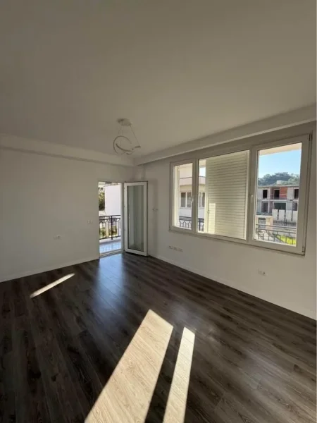 Tirane, jepet me qera apartament 5+1 Kati 1, 300 m² 2500 € (TEG – Tirana East Gate)