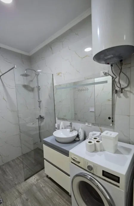 Tirane, jepet me qera apartament 1+1 Kati 2, 68 m² 550 € (Selvia)