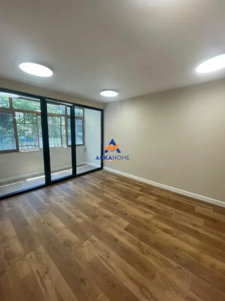 Tirane, jepet me qera zyre Kati 1, 110 m² 1.297 € (RRUGA MARGARITA TUTULANI)