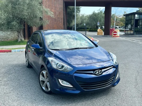 Tirane, shes HYUNDAI I30 FULLOPTION PANORAMA 1.6 Nafte, blu automatik Kondicioner