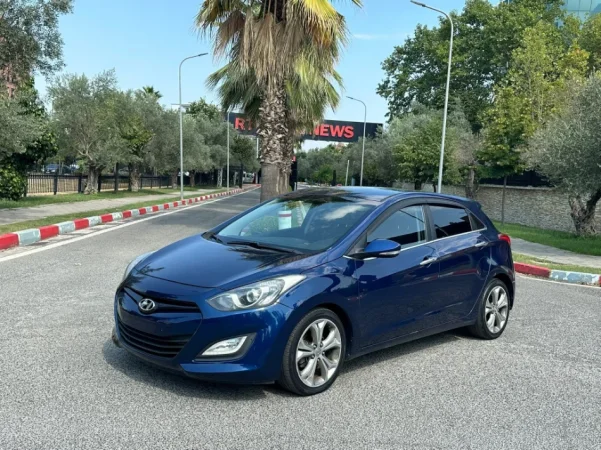 Tirane, shes HYUNDAI I30 FULLOPTION PANORAMA 1.6 Nafte, blu automatik Kondicioner