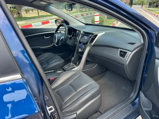 Tirane, shes HYUNDAI I30 FULLOPTION PANORAMA 1.6 Nafte, blu automatik Kondicioner