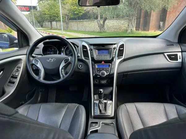 Tirane, shes HYUNDAI I30 FULLOPTION PANORAMA 1.6 Nafte, blu automatik Kondicioner