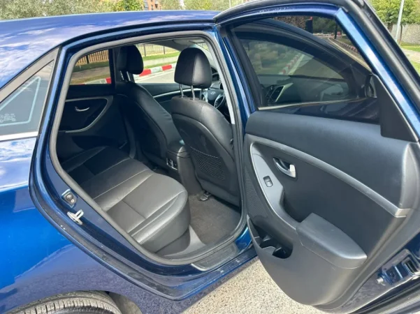 Tirane, shes HYUNDAI I30 FULLOPTION PANORAMA 1.6 Nafte, blu automatik Kondicioner