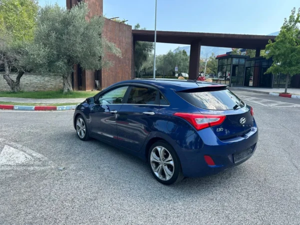 Tirane, shes HYUNDAI I30 FULLOPTION PANORAMA 1.6 Nafte, blu automatik Kondicioner