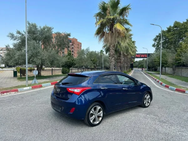 Tirane, shes HYUNDAI I30 FULLOPTION PANORAMA 1.6 Nafte, blu automatik Kondicioner