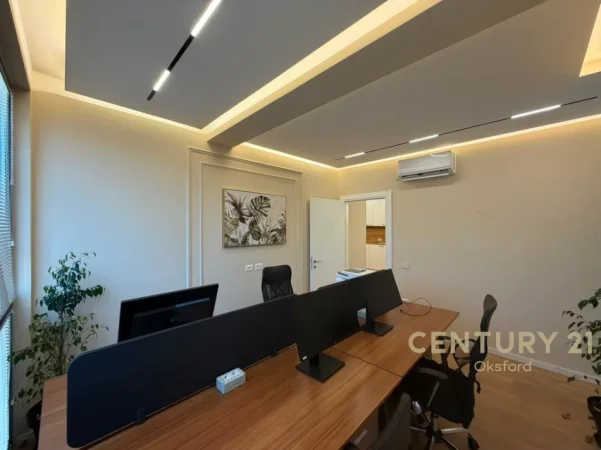 Tirane, jepet me qera zyre Kati 5, 104 m² 2.162 € (Rezidenca Golden Tower, Mine Peza)