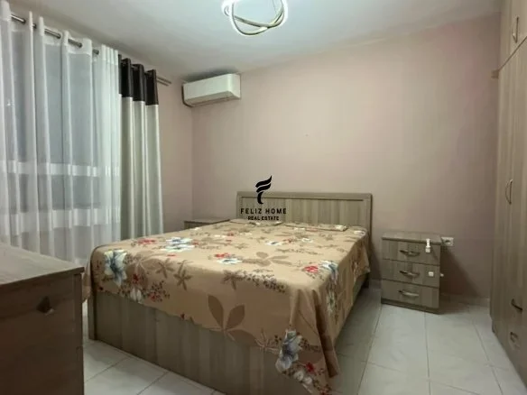 Tirane, jepet me qera apartament 1+1+Ballkon Kati 4, 60 m² 650 € (STACIONI TRENIT)