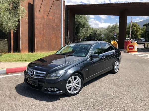 Tirane, shes makine MERCEDEZ C KLASS AVANGARDE 220 DIESEL Nafte, e zeze automatik Kondicioner
