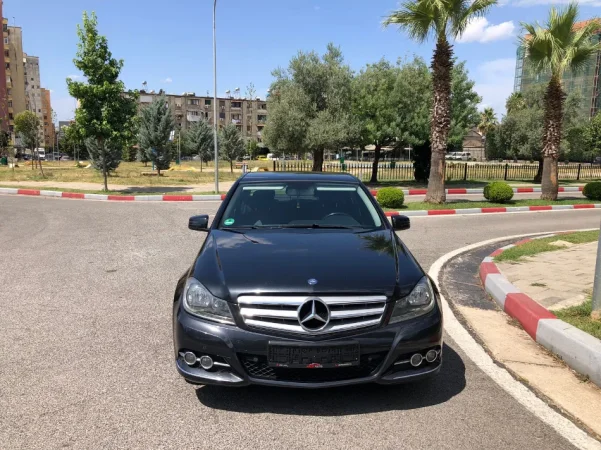 Tirane, shes makine MERCEDEZ C KLASS AVANGARDE 220 DIESEL Nafte, e zeze automatik Kondicioner