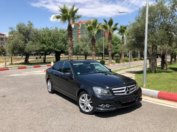 Tirane, shes makine MERCEDEZ C KLASS AVANGARDE 220 DIESEL Nafte, e zeze automatik Kondicioner