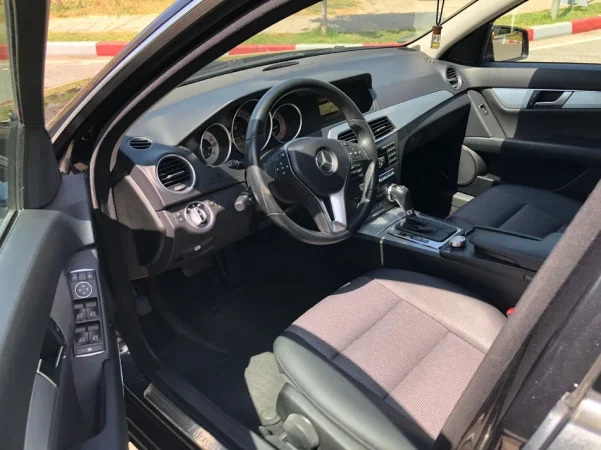Tirane, shes makine MERCEDEZ C KLASS AVANGARDE 220 DIESEL Nafte, e zeze automatik Kondicioner