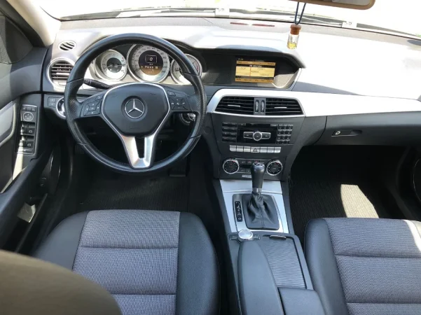 Tirane, shes makine MERCEDEZ C KLASS AVANGARDE 220 DIESEL Nafte, e zeze automatik Kondicioner