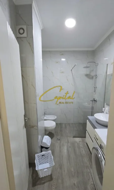 Tirane, jepet me qera apartament 1+1 Kati 2, 65 m² 550 € (SELVIA)