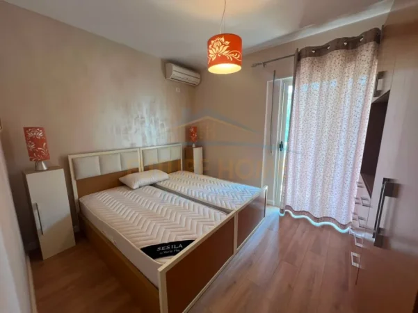 Tirane, jepet me qera apartament 1+1+Ballkon Kati 3, 57 m² 550 € (Rruga Mine Peza)