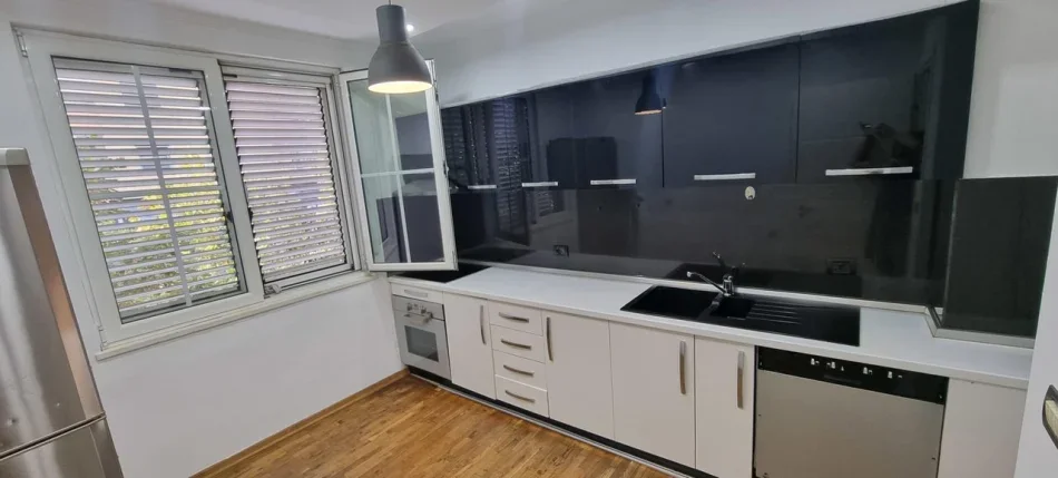 Tirane, jepet me qera apartament 2+1 Kati 3, 80 m² 900 € (Sheshi Uillson)