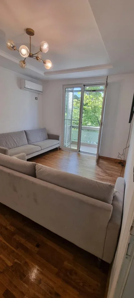 Tirane, jepet me qera apartament 2+1 Kati 3, 80 m² 900 € (Sheshi Uillson)