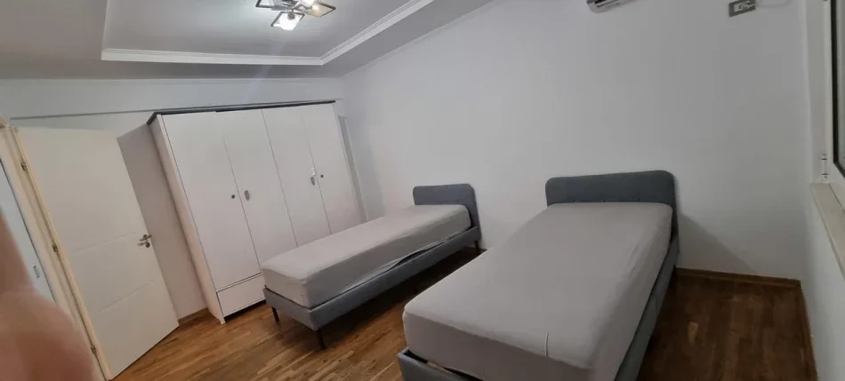 Tirane, jepet me qera apartament 2+1 Kati 3, 80 m² 900 € (Sheshi Uillson)