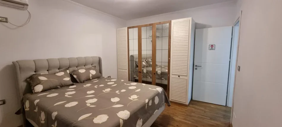 Tirane, jepet me qera apartament 2+1 Kati 3, 80 m² 900 € (Sheshi Uillson)