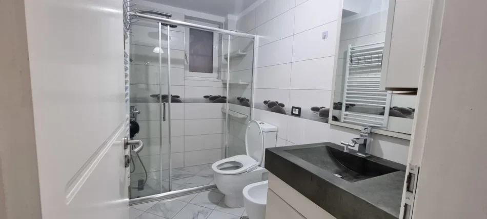 Tirane, jepet me qera apartament 2+1 Kati 3, 80 m² 900 € (Sheshi Uillson)