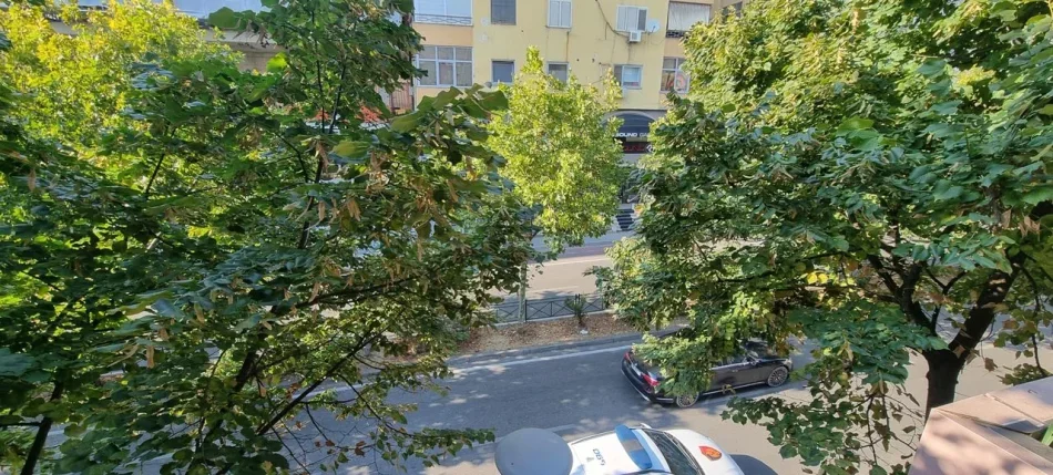 Tirane, jepet me qera apartament 2+1 Kati 3, 80 m² 900 € (Sheshi Uillson)