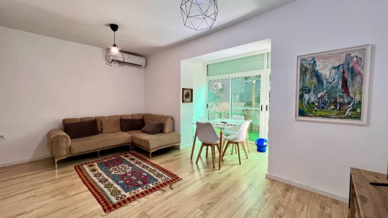 ME QERA: 2+1 📍Myslym Shyr (Prane Drejtoris se Policis) - 70,000 Leke/Muaj - Kati.1 - SP.80m² - E Rinovuar Totalisht - Akses shume i favorshem
