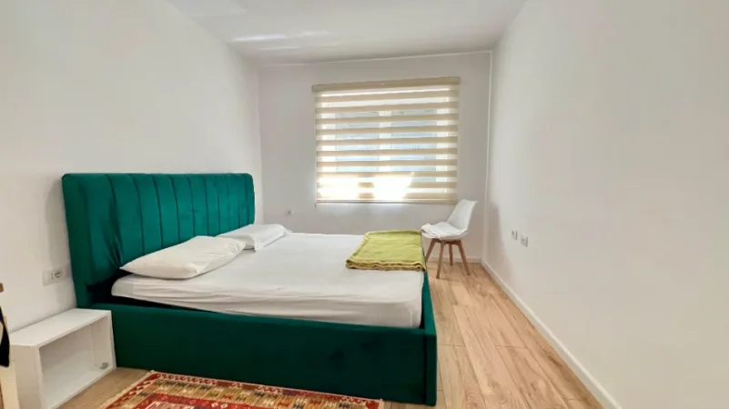 ME QERA: 2+1 📍Myslym Shyr (Prane Drejtoris se Policis) - 70,000 Leke/Muaj - Kati.1 - SP.80m² - E Rinovuar Totalisht - Akses shume i favorshem