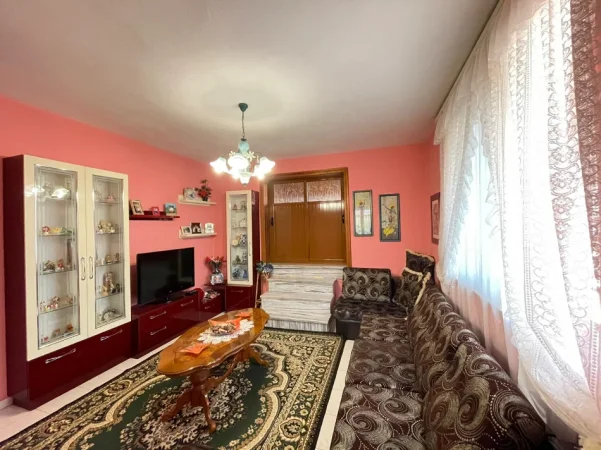 Tirane, jepet me qera apartament 2+1+Ballkon , 140 m² 500 € (Tregu Elektrik, Ali Demi)