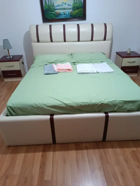 Tirane, jepet me qera apartament 2+1+Ballkon , 140 m² 500 € (Tregu Elektrik, Ali Demi)