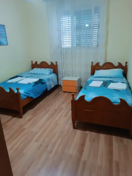Tirane, jepet me qera apartament 2+1+Ballkon , 140 m² 500 € (Tregu Elektrik, Ali Demi)
