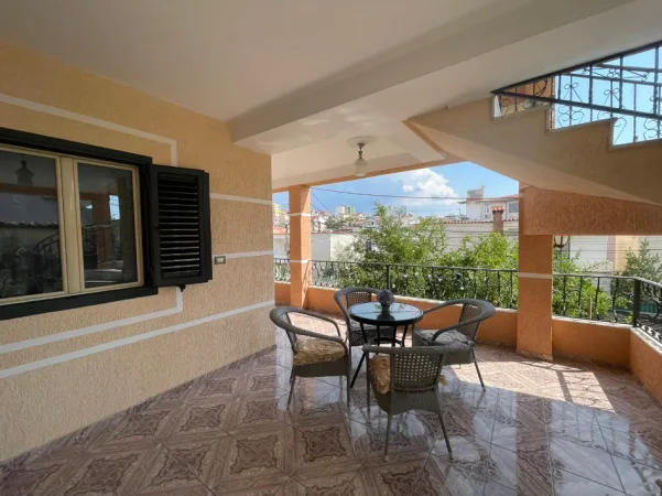 Tirane, jepet me qera apartament 2+1+Ballkon , 140 m² 500 € (Tregu Elektrik, Ali Demi)
