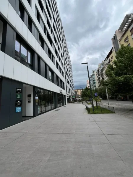 Tirane, shes ambjent biznesi Kati 0, 72 m² 252.000 € (Kompleksi Square 21, Tiranë)