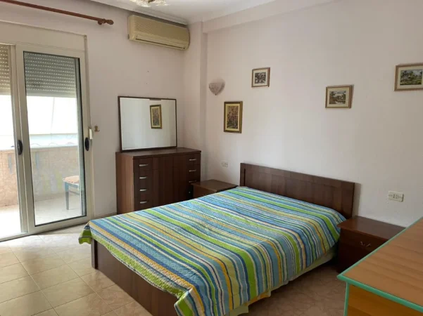 Tirane, jepet me qera apartament 2+1 Kati 3, 130 m² 700 € (KOMUNA E PARISIT)
