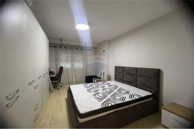 Tirane, jepet me qera apartament 1+1 Kati 3, 52 m² 850 Euro (Bllok)