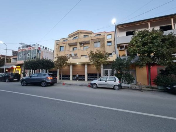 Durres, jepet me qera Kati 2, 230 m² 400 Euro