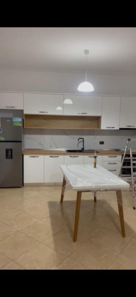 Tirane, jepet me qera apartament 1+1+BLK Kati 4, 65 m² 500 Euro (  RRUGA 5 MAJI)