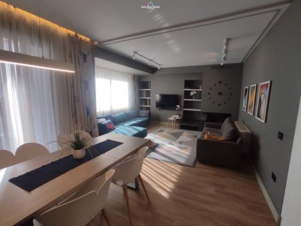 Tirane, jepet me qera apartament 3+1+BLK Kati 2, 180 m² 1.200 Euro (komuna e parisit)