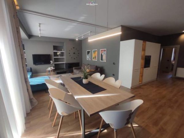 Tirane, jepet me qera apartament 3+1+BLK Kati 2, 180 m² 1.200 Euro (komuna e parisit)
