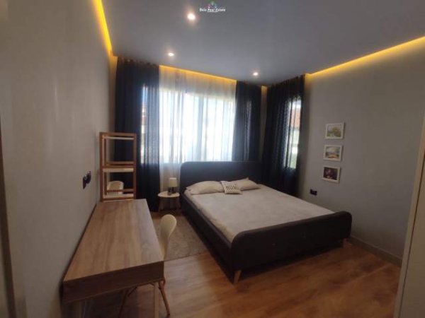 Tirane, jepet me qera apartament 3+1+BLK Kati 2, 180 m² 1.200 Euro (komuna e parisit)
