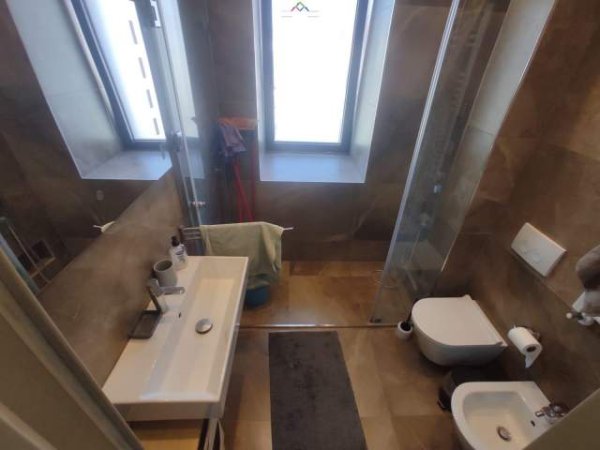 Tirane, jepet me qera apartament 3+1+BLK Kati 2, 180 m² 1.200 Euro (komuna e parisit)