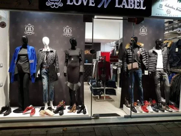 Tirane, - Shitet Biznesi dyqan veshje femra dhe meshkuj - Okazion 12.000 euro