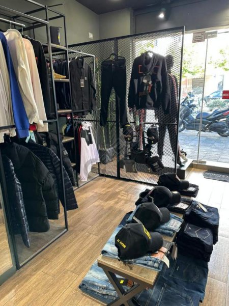Tirane, - Shitet Biznesi dyqan veshje femra dhe meshkuj - Okazion 12.000 euro