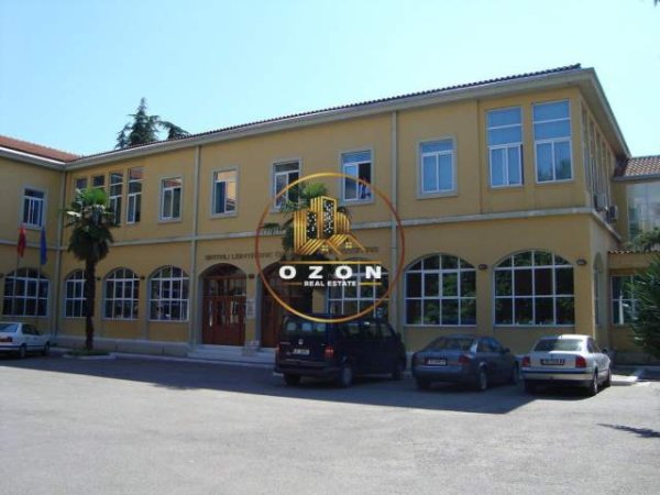 Tirane, shitet dyqan Kati 1, 38 m² 133.000 Euro