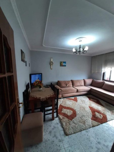 Tirane, jepet me qera apartament 1+1+BLK Kati 4, 70 m² 400 Euro (Rruga Myslym Lela)